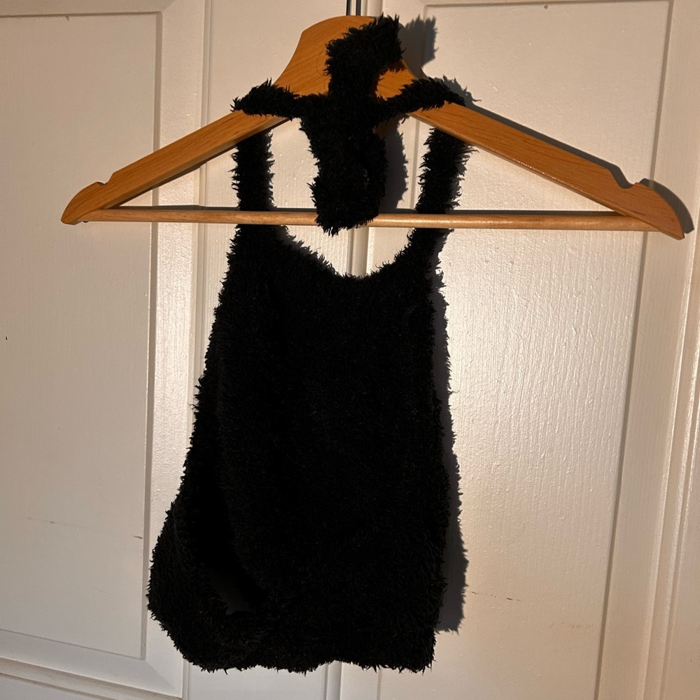 SKIMS cozy collection halter top and bike shorts - Picture 4 of 11